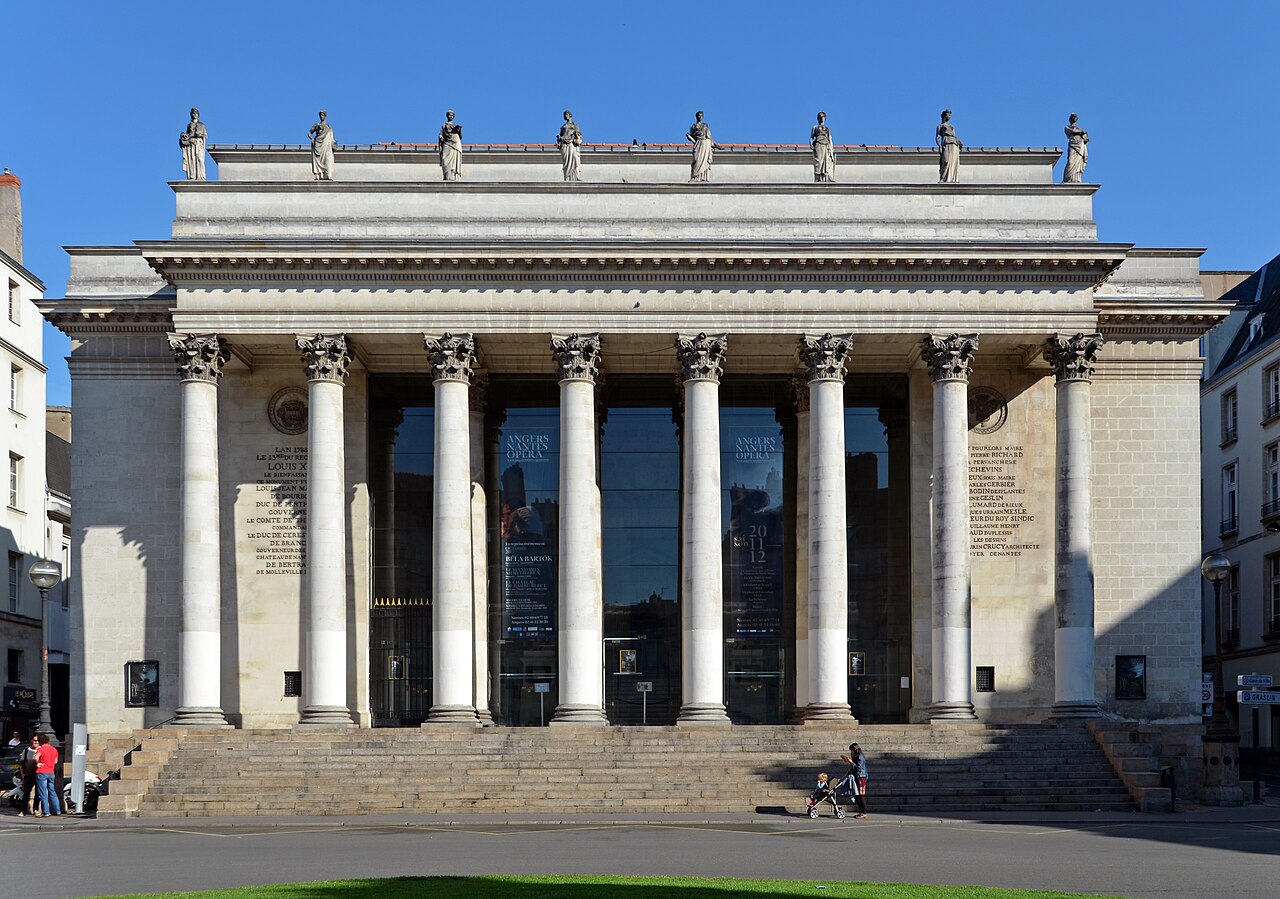 LE MONDE: The Graslin theatre in Nantes, a «public space building»