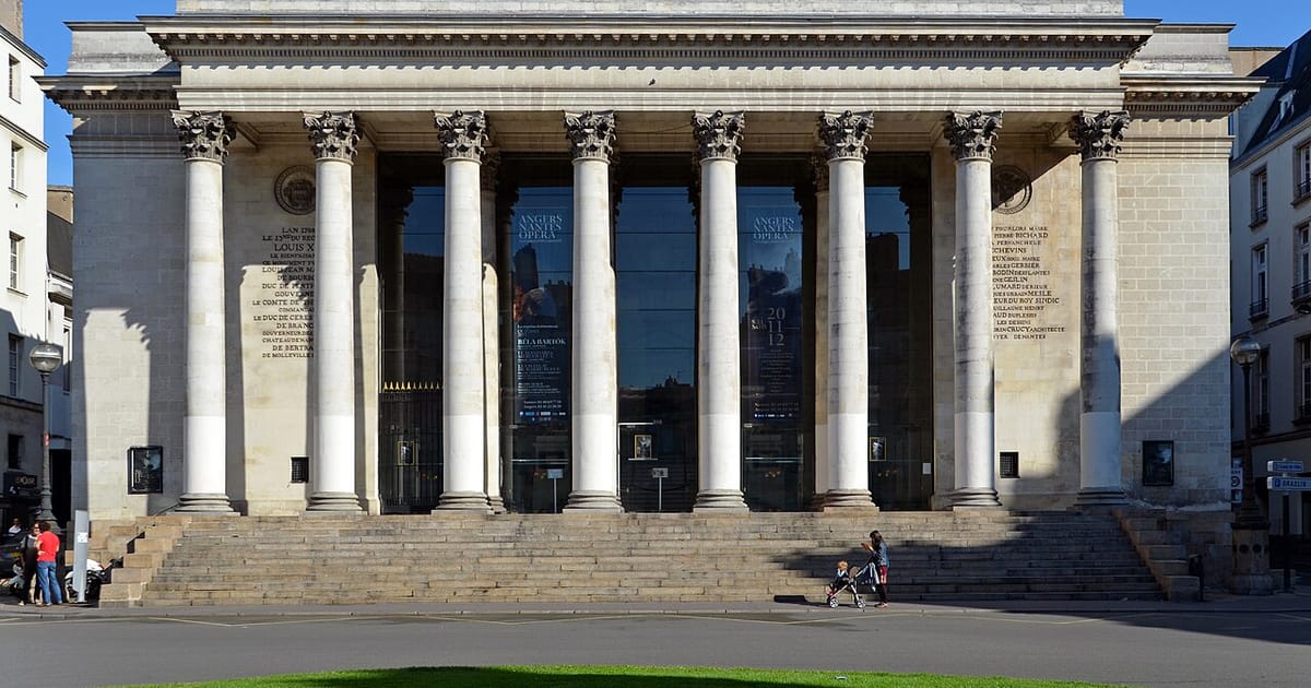 LE MONDE: The Graslin theatre in Nantes, a «public space building»