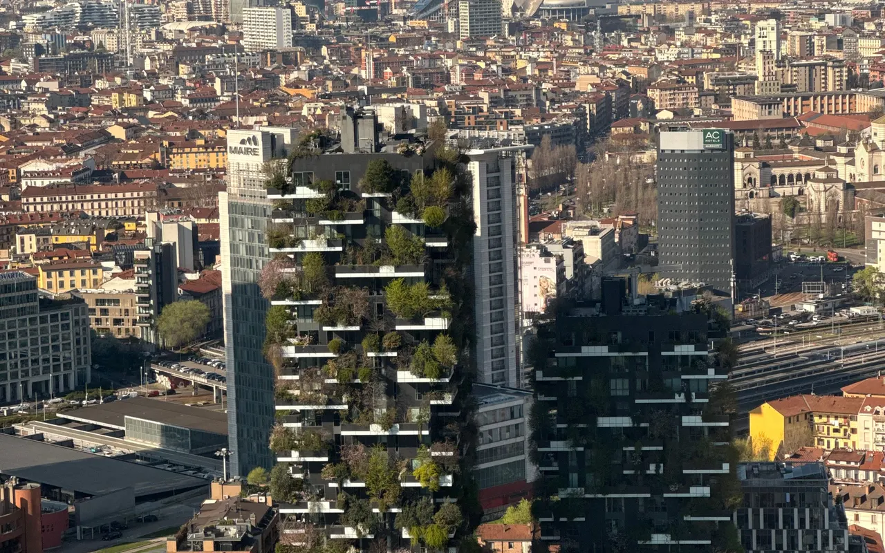 Le Bosco Verticale à Milan, deux tours couvertes d'arbres